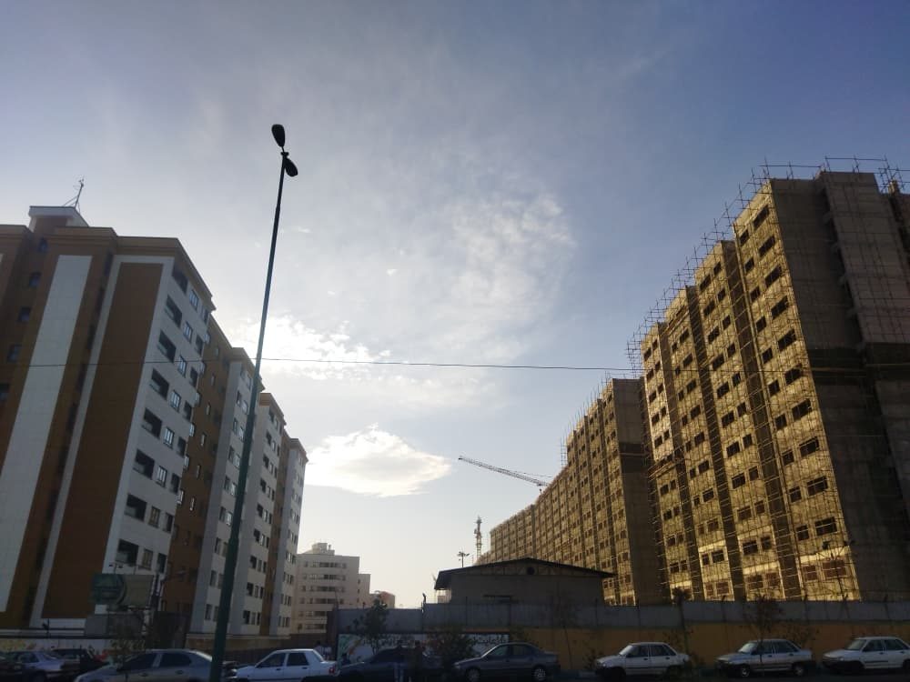 بلوکهای در حال ساخت پروژه زیر آسمان صاف